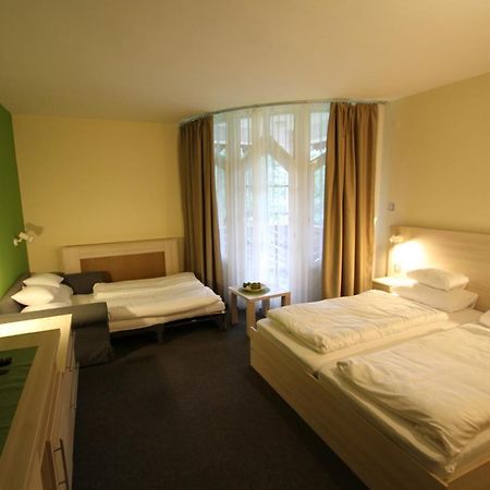 Grantek Ueduelohaz Hotel Balatonlelle Exterior foto