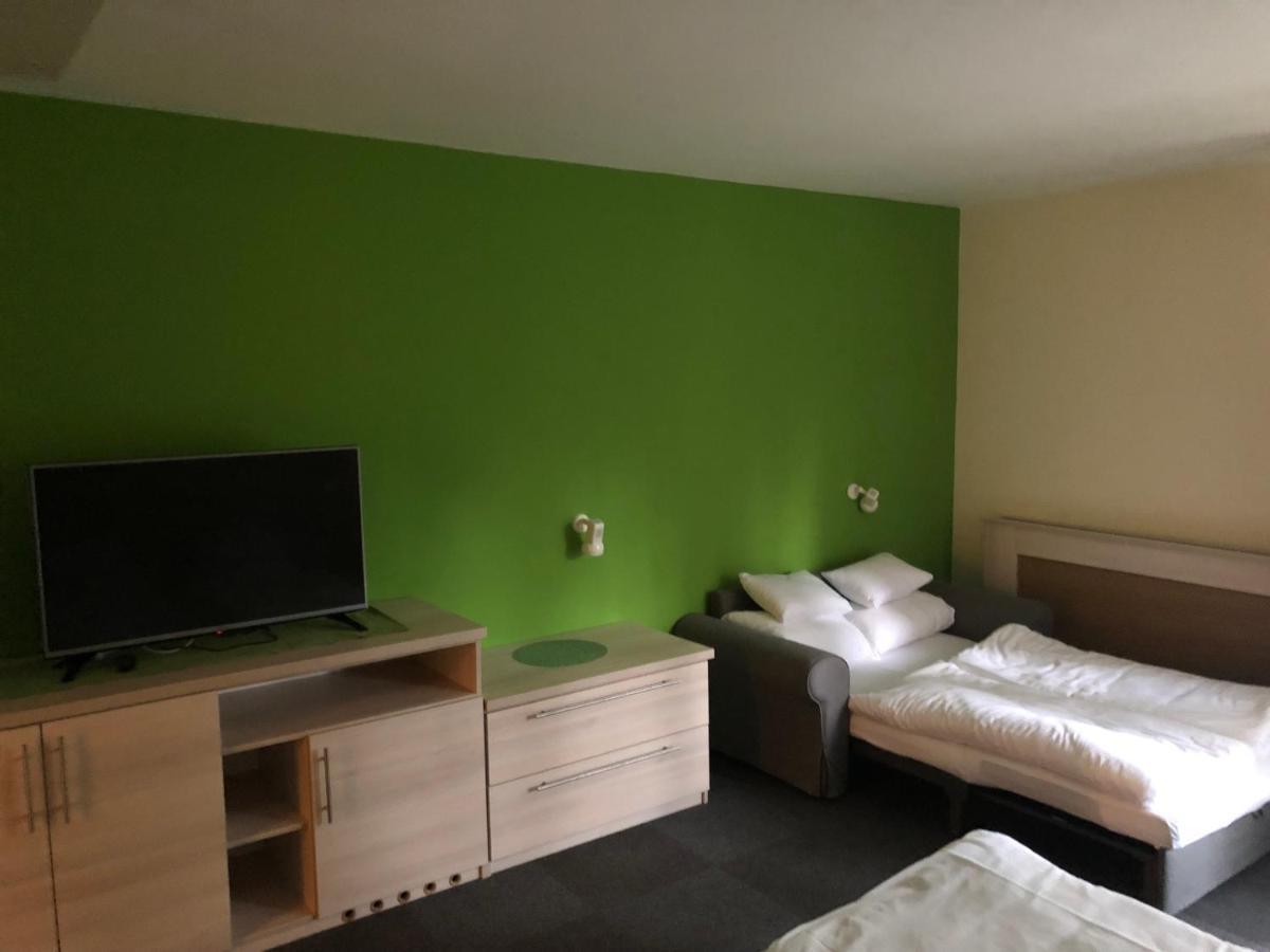 Grantek Ueduelohaz Hotel Balatonlelle Exterior foto